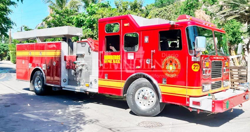 Chispa de estufa origina incendio que consume vivienda