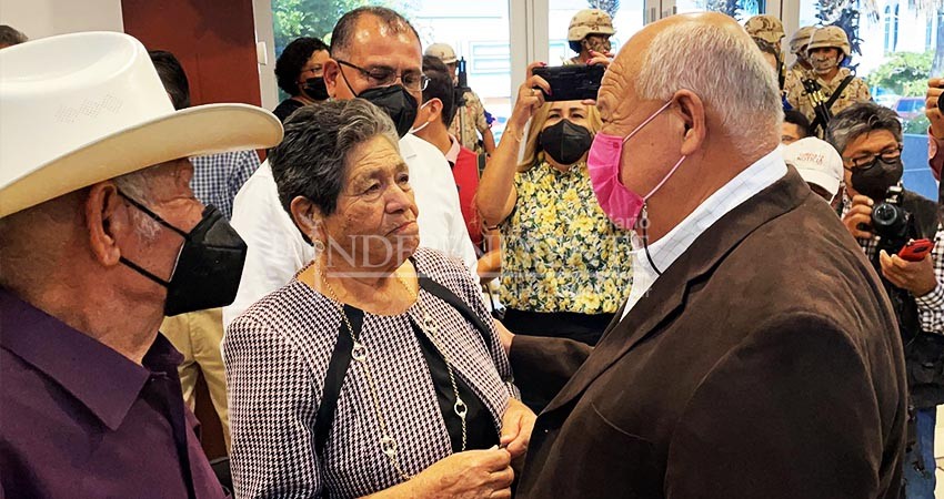 Ganadora de medalla Dionisia Villarino pide apoyo para mujeres del campo