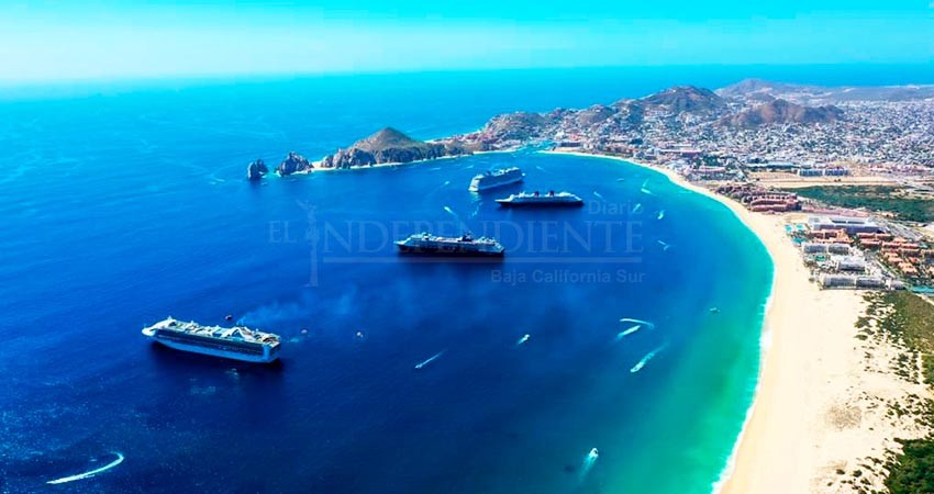 Con miles de turistas a bordo atracaron en Cabo San Lucas 4 cruceros de forma simultánea