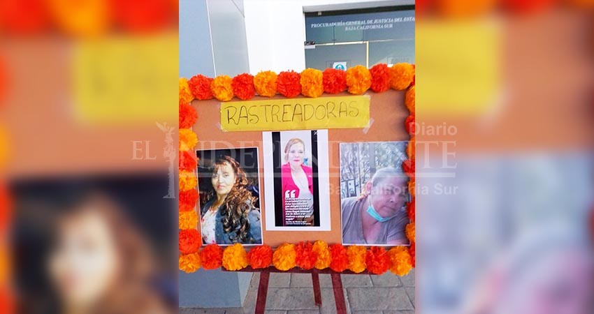 Con altar de muertas piden a PGJE que no oculte información sobre violencia feminicida