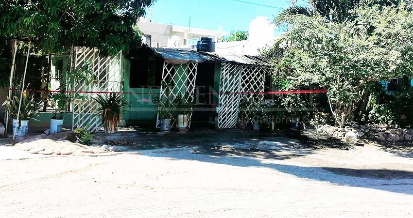 Bomberos impiden que incendio consuma humilde vivienda