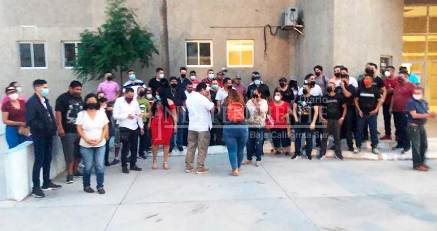 Ciudadanos piden reinstalación de comandantes en la Policía Municipal de La Paz