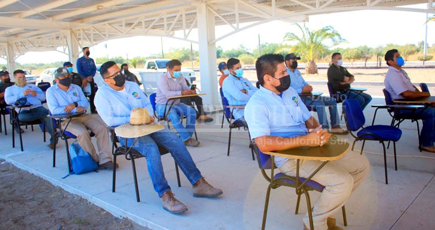 Capacita UABCS a personal administrativo en diseño e instalación de áreas verdes y sistemas de captación de agua