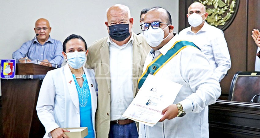 Gobierno estatal condecora con la medalla “Miguel Hidalgo” al personal de salud por su labor ante Covid