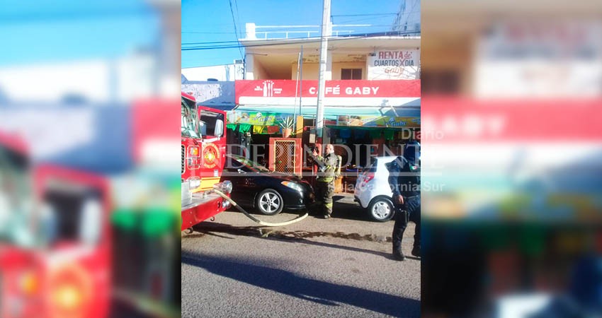 Explosión de tanque de gas genera incendio en cafetería frente al IMSS 