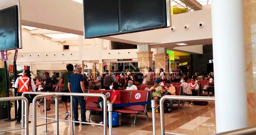  Aeropuertos sudcalifornianos afectados por cancelación de vuelos ante contagios en tripulaciones 