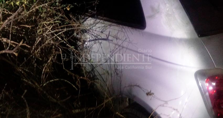 Una “parpadeada”  al volante ocasionó volcara y cayera a un barranco con todo y vehículo