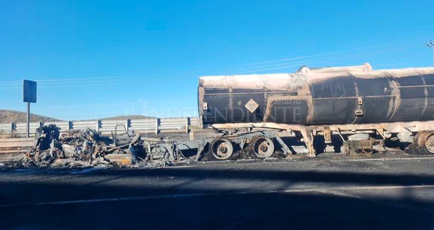 Gran labor de los bomberos al evitar la propagación del incendio de pipa con combustible 