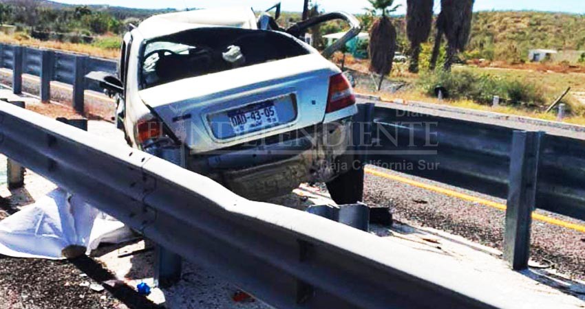 Muere mujer en volcadura; otro hombre perdió la vida en accidente automovilístico 