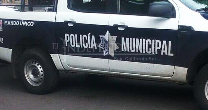 Hombre cuchillo en mano asalta tienda naturista en fraccionamiento Bellavista 