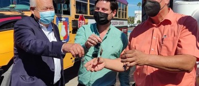 Entregan a INSUDE autobuses para el beneficio de atletas Sudcalifornianos