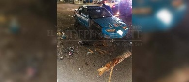 Tres lesionados en aparatoso choque y volcadura de vehículo 