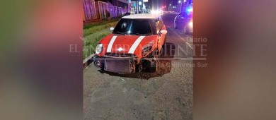 Tres lesionados en aparatoso choque y volcadura de vehículo 