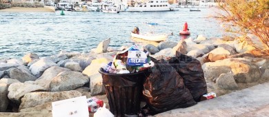 Se quejan empresarios por exceso de basura en la Marina Sanluqueña