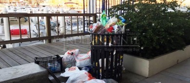 Se quejan empresarios por exceso de basura en la Marina Sanluqueña