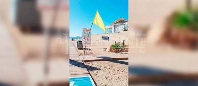Ante fuerte oleaje, exhorta Zofemat Los Cabos a respetar la señalización de banderas en playas