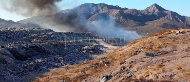 Aunque dijeron que estaba bajo control, el incendio se extendió por 4 hectáreas de basura