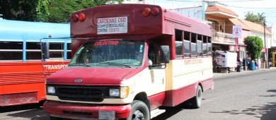 "Si no nos apoya, no nos perjudique", piden transportistas a la alcaldesa de La Paz