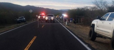Fallece mujer extranjera en  volcadura cerca del poblado de San Antonio
