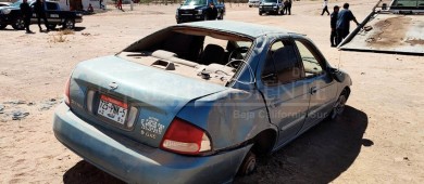 Adolescentes acelerados vuelcan al derrapar en carro que “robaron” 