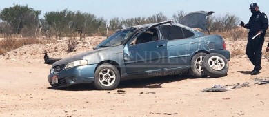 Adolescentes acelerados vuelcan al derrapar en carro que “robaron” 