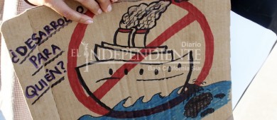 Oposición al turismo de cruceros en La Paz llega hasta la capital del país