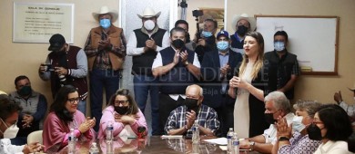 Acuerdan agenda de trabajo autoridades y agricultores del Valle de Santo Domingo