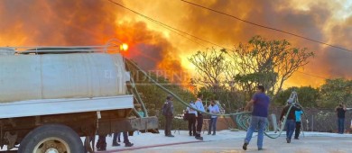 22 familias evacuadas y 45 casas siniestradas por incendio en Santiago