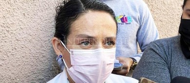 Responde Zazil Flores a diputado que sí están trabajando para abatir rezago de sector salud