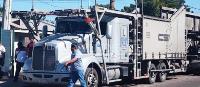 Por “Rápido y Furioso”, policía detiene en  persecución a operador de camión nodriza