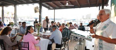 Reconoce Gobierno Municipal a Clicerio Mercado por ser el rostro y la voz de los torneos de pesca de Baja California Sur