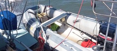 Apareció yate abandonado cerca de la bahía de Loreto; buscan a su tripulante