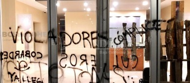 Omar Zavala: “Respetamos la lucha, aunque discrepamos de las formas”, luego de daños al palacio de gobierno por el 8M