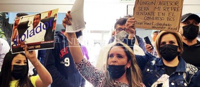 Crónica. Una jornada de reclamos, y un deslinde como respuesta…