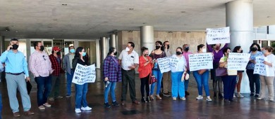 Gobierno del Estado debe millones de pesos a más de 250 profesores recién jubilados