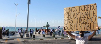 Tras protestas, retiran proyecto de megacruceros en La Paz