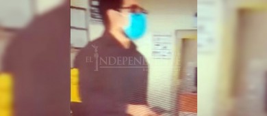 Joyas y relojes se lleva asaltante de una casa de empeño en La Paz