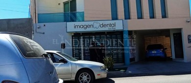 Mujer confunde a masculino como sospechoso de robo de auto