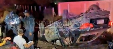 Tres lesionados en aparatoso choque y volcadura en Comondú