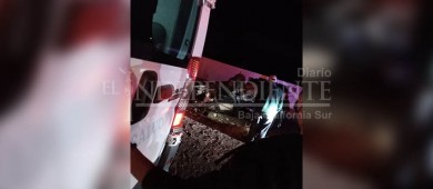 Tres lesionados en aparatoso choque y volcadura en Comondú