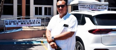 "Fui engañado" dice manifestante tras haber retirado huelga de hambre; regresó a protestar