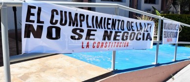 "Fui engañado" dice manifestante tras haber retirado huelga de hambre; regresó a protestar