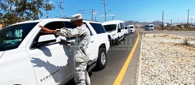 Protestan transportistas del sector turístico de Los Cabos; Ayto advierte que están en la ilegalidad