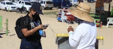 Ayuntamiento inspecciona actividad de comercio ambulante en playas de CSL