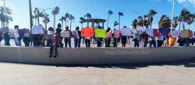 Secundaria 20 lleva manifestación a Gobierno, exigen acciones contra acoso; nadie les atiende