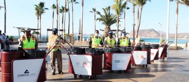 Sector privado de La Paz dona 15 carros recolectores de basura al municipio