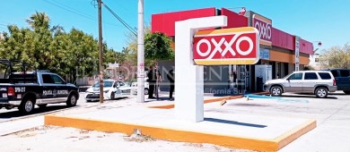 Entró asaltar una tienda Oxxo pero se llevó el dinero de la cajera