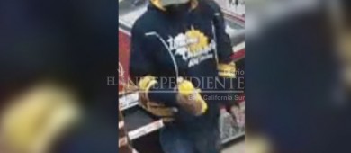 Entró a un Oxxo machete en mano, amenazó a empleada, se llevó 300 pesos y un jugo