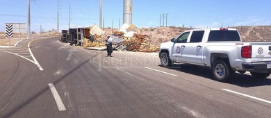 Lesionado chofer de tráiler volcado rumbo a Pichilingue