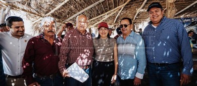 Entrega CONAPESCA permisos a los pescadores de Punta Lobos